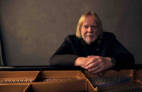 Rick Wakeman: A Hint of Christmas
